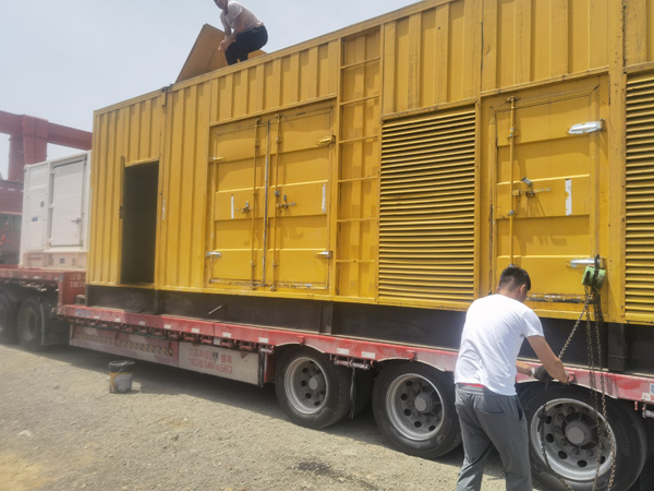 渭滨除了负载情况和发动机维护，还有哪些因素会影响 200kw 柴油发电机的油耗？