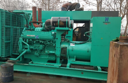 渭滨发电机组如何判断水冷式机油散热器内部是否需要清洗？